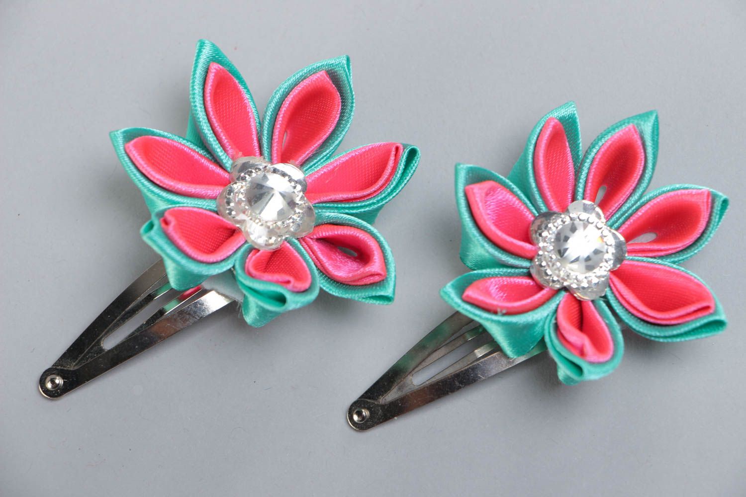 Set of gentle handmade kanzashi satin ribbon flower hair clips 2 pieces photo 2