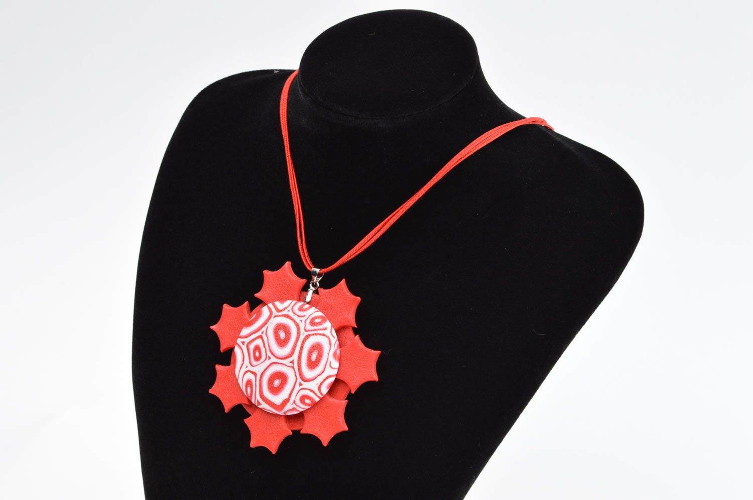 Round handmade plastic pendant neck accessories for girls artisan jewelry photo 1