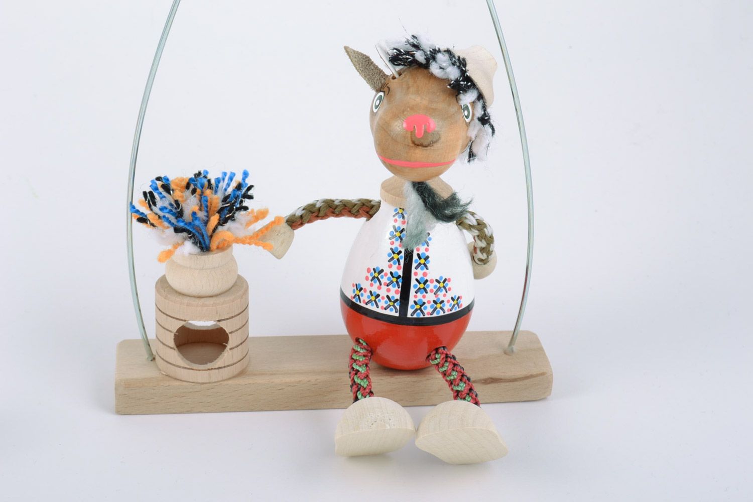 Деревянная игрушка козлик на качелях ручной работы с росписью на пружине детская фото 4