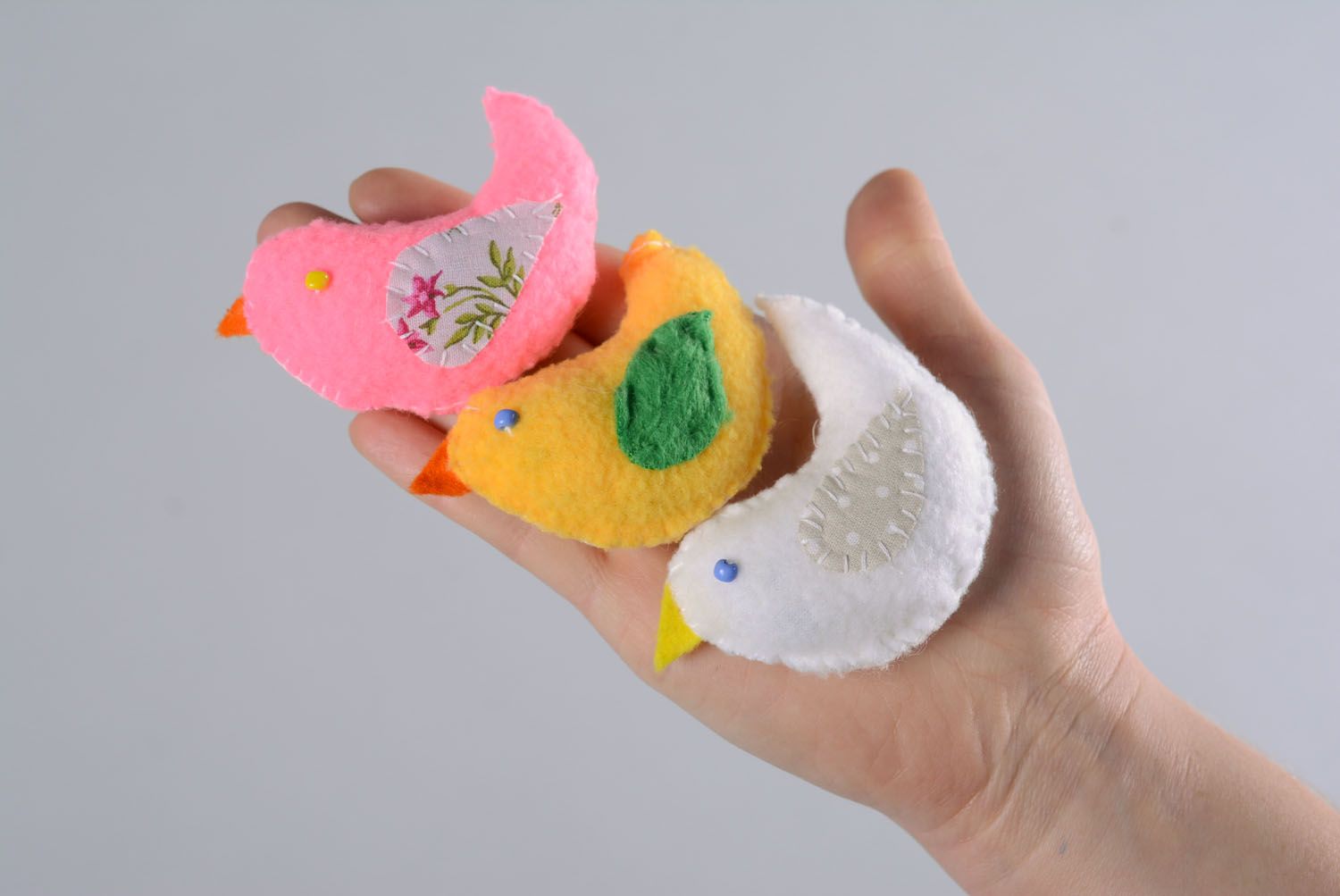Conjunto de brinquedos macios feitos à mão de tecido Pássaros  foto 5