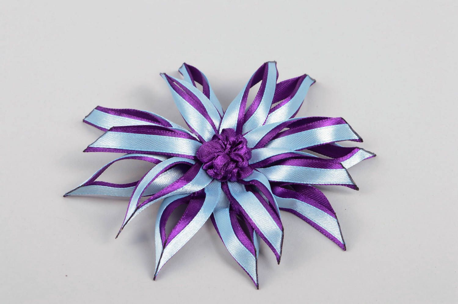 Pince cheveux fleur Barrette cheveux faite main bleu-violet satin Cadeau femme photo 1