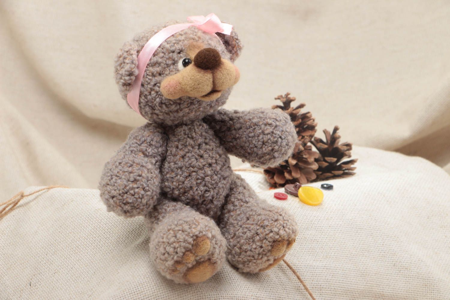 Joli jouet mou tricoté fait main en laine et fils en forme d'ourson cadeau photo 1