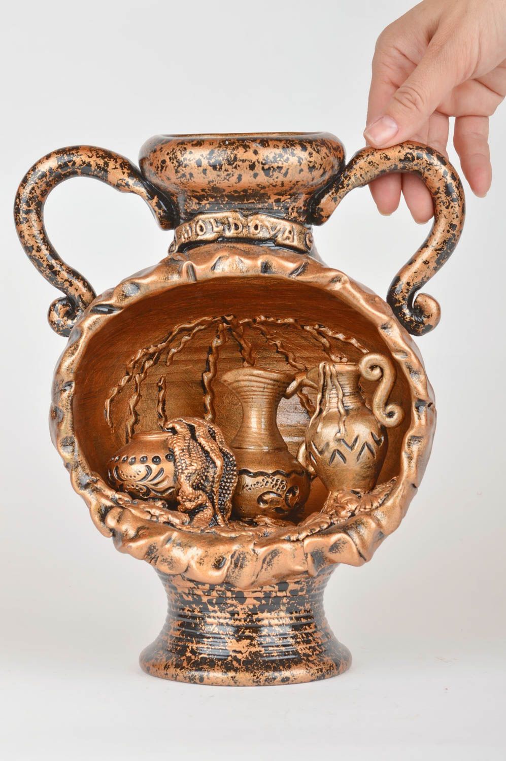 Keramische Vase aus Ton für Dekor mit Kanne drinnen schön handgefertigt grell foto 3