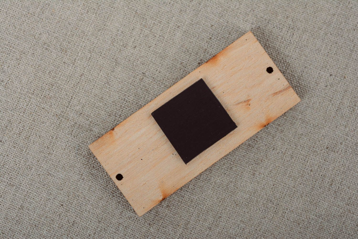 Dekorativer Magnet aus Holz foto 3
