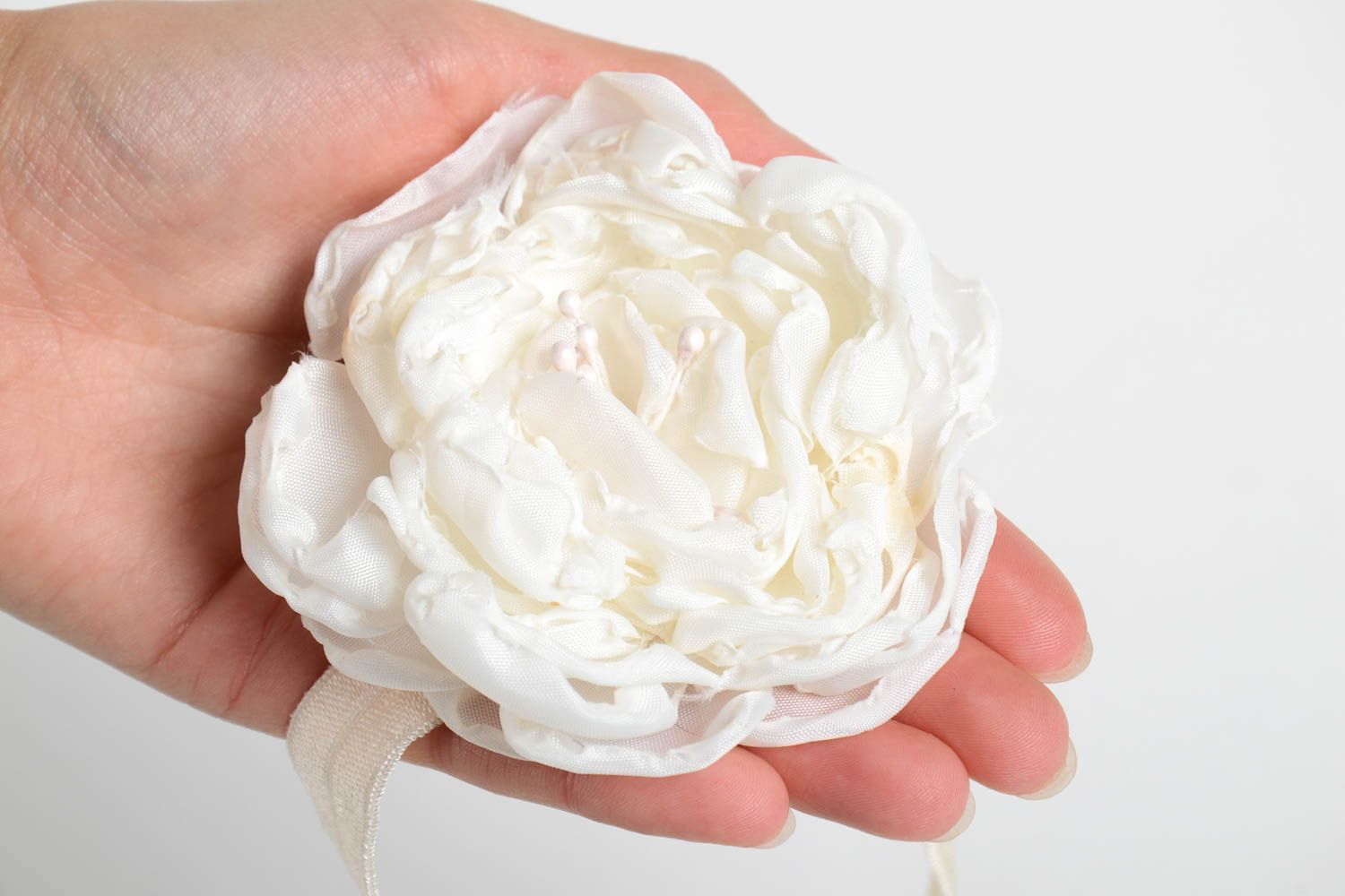 Haarband Blumen handgefertigt Designer Accessoire Haarschmuck Blüte in Weiß foto 2