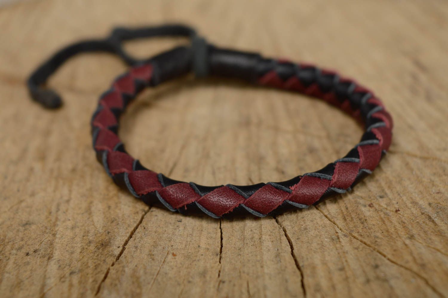 Bracelet fait main de vraie cuir avec lacet de taille réglable couleur marron photo 3