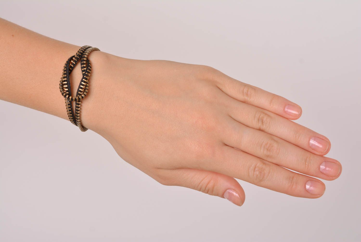 Bracelet métal Bijou fait main original fermeture éclair Accessoire femme design photo 2