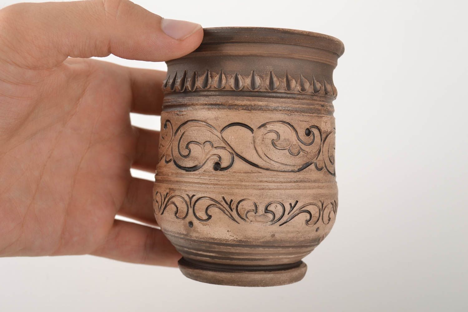 Braunes schönes Trinkglas aus Ton mit Ornament 250 ml künstlerische Handarbeit foto 2