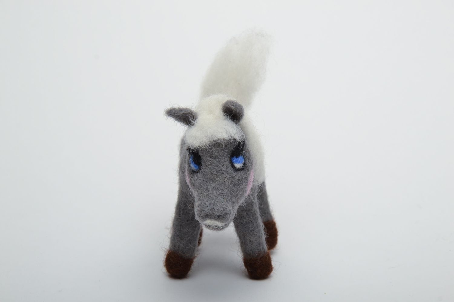 Kuscheliges Spielzeug Esel aus Filzwolle foto 2