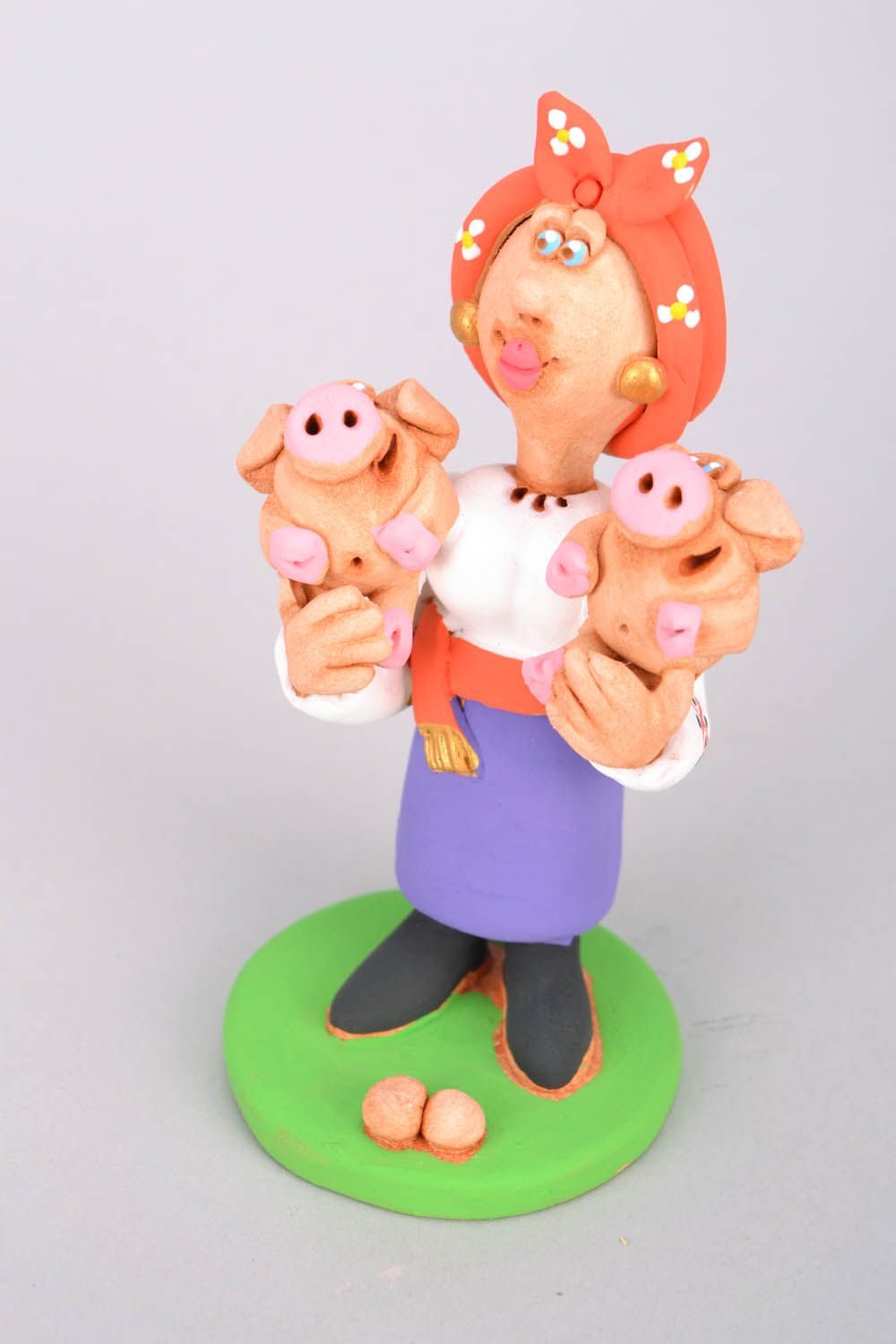 Clay figurine Cossack woman with piggies photo 3