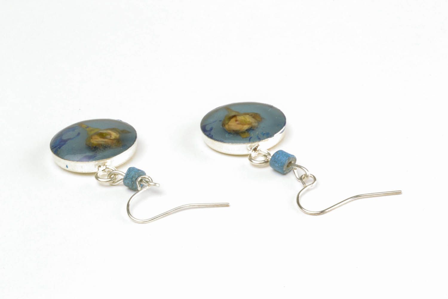 Earrings with dried flowers in jewelry resin photo 3