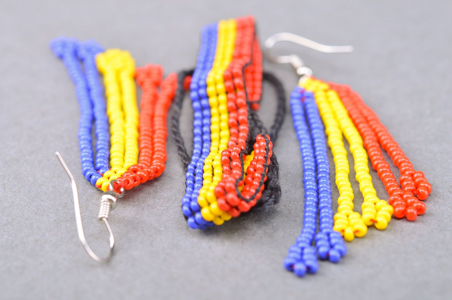 Handmade three-colored beaded wrist bracelet and long dangle earrings  photo 5