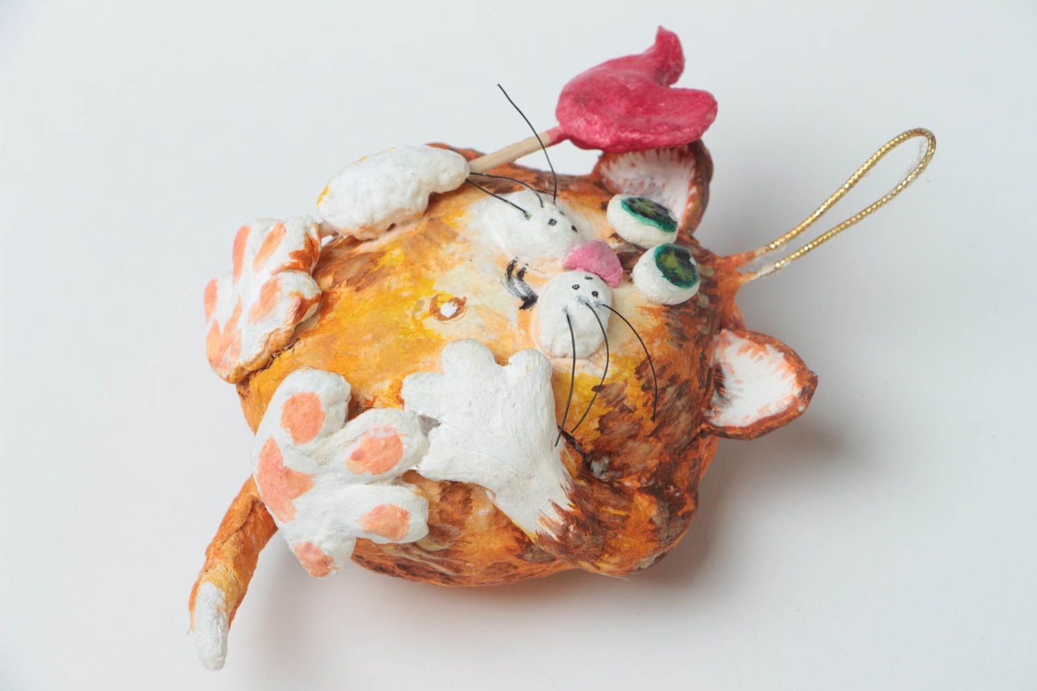 Colgante decorativo artesanal pintado de papel maché con forma de gato pelirrojo foto 2