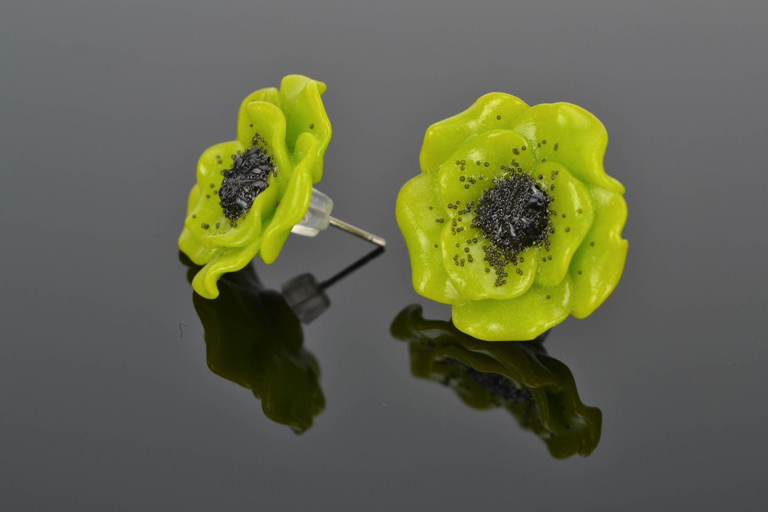 Polymer clay stud earrings in the shape of poppies photo 1