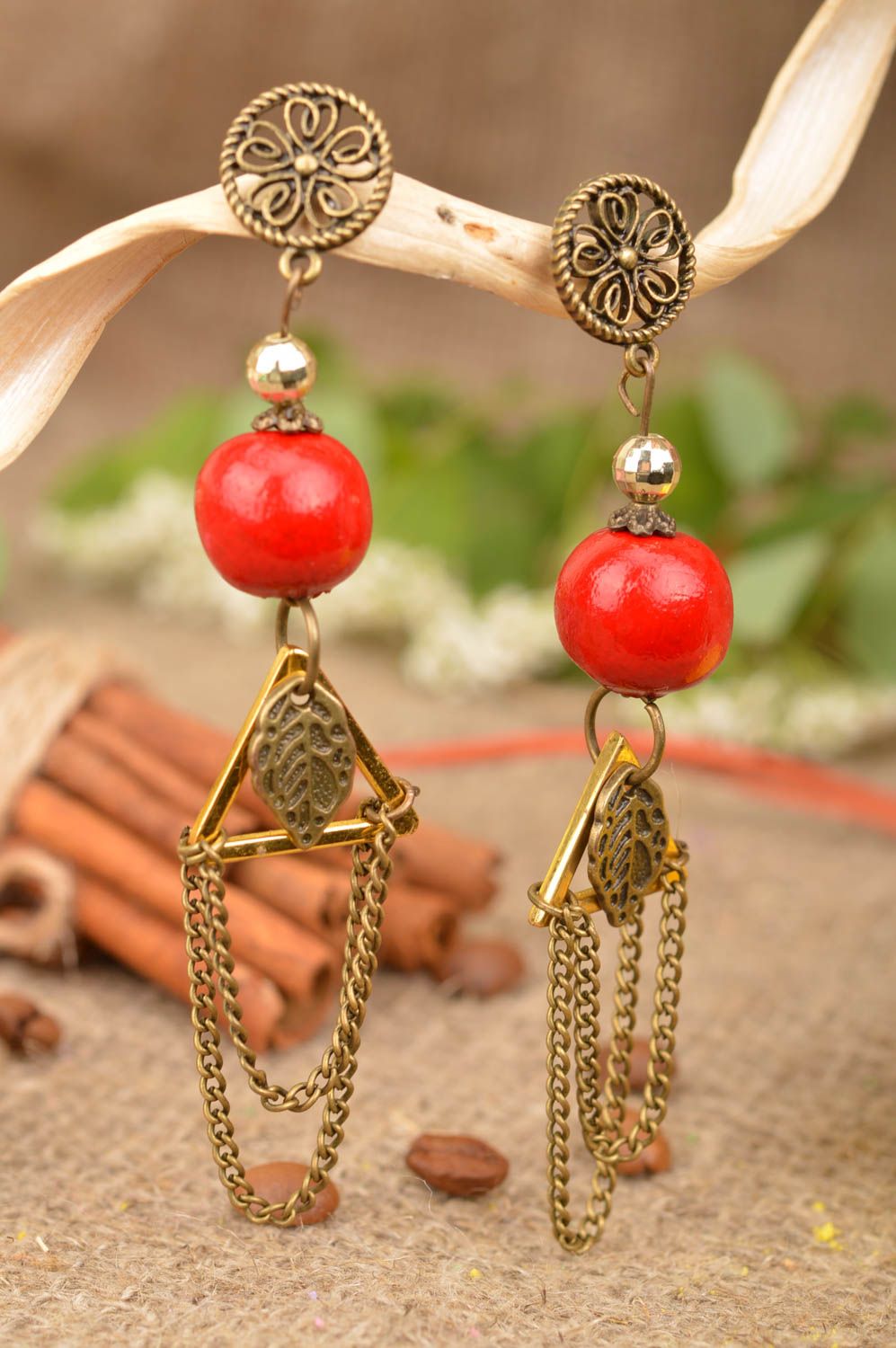 Lange schöne Metall Ohrringe mit Holz Perlen handmade Schmuck für Frauen foto 1