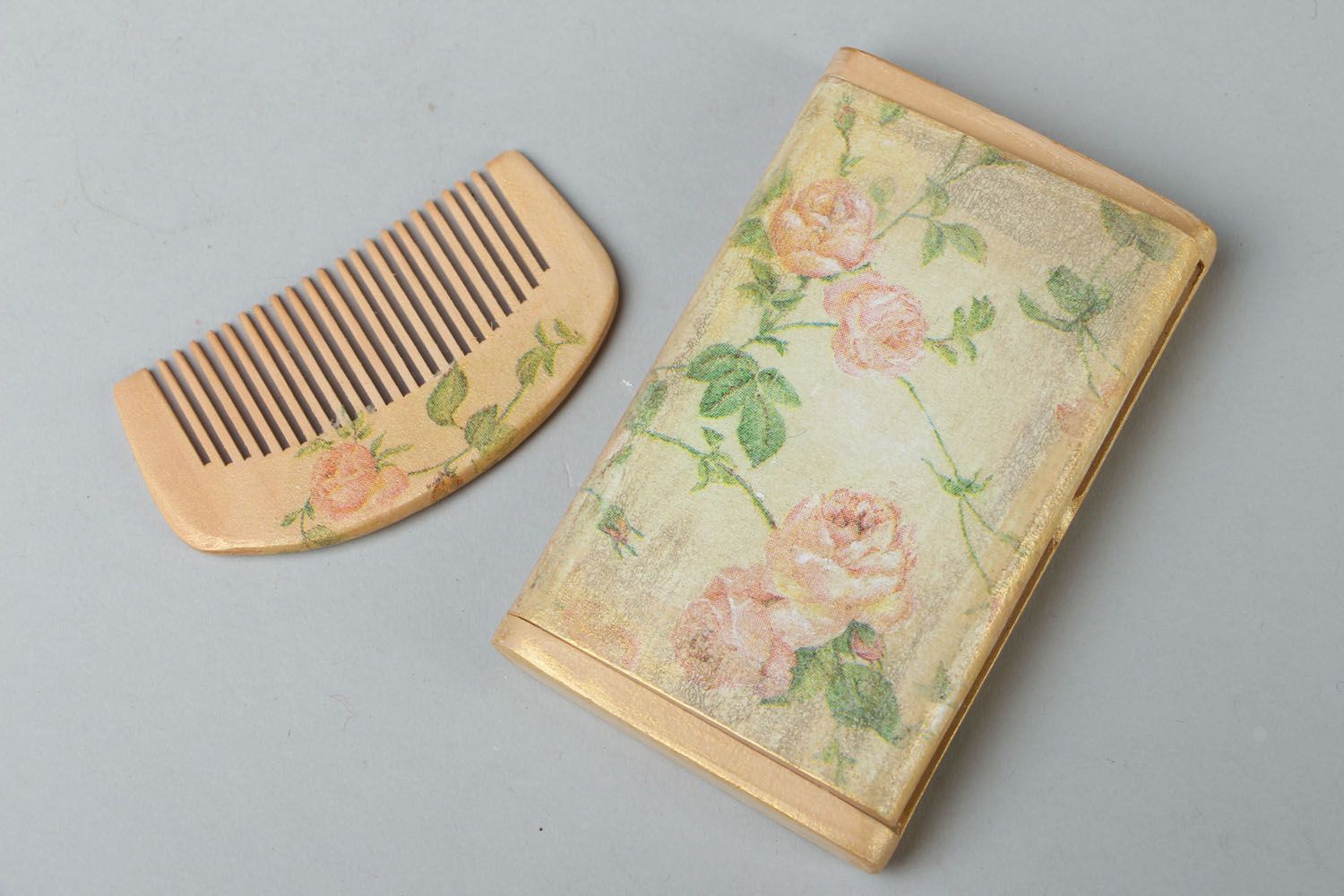 Hair comb and mirror set photo 2