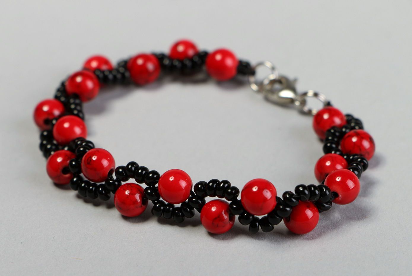 Bracelet with coral and beads photo 2