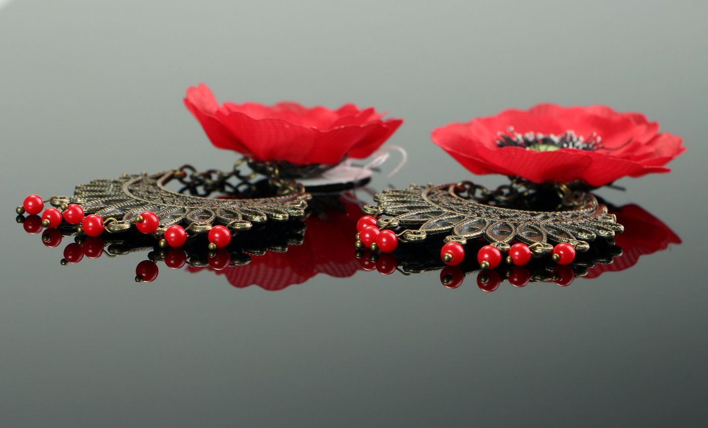 Pendant earrings with corals Poppies photo 2