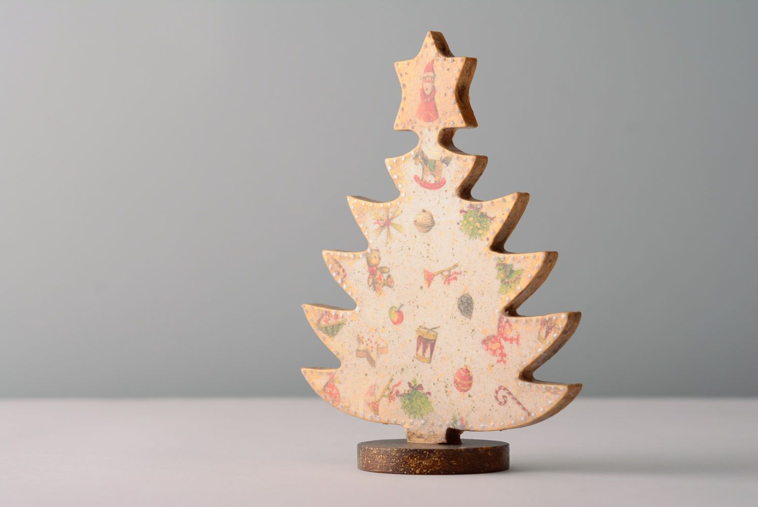 Wooden decorative Christmas tree photo 1