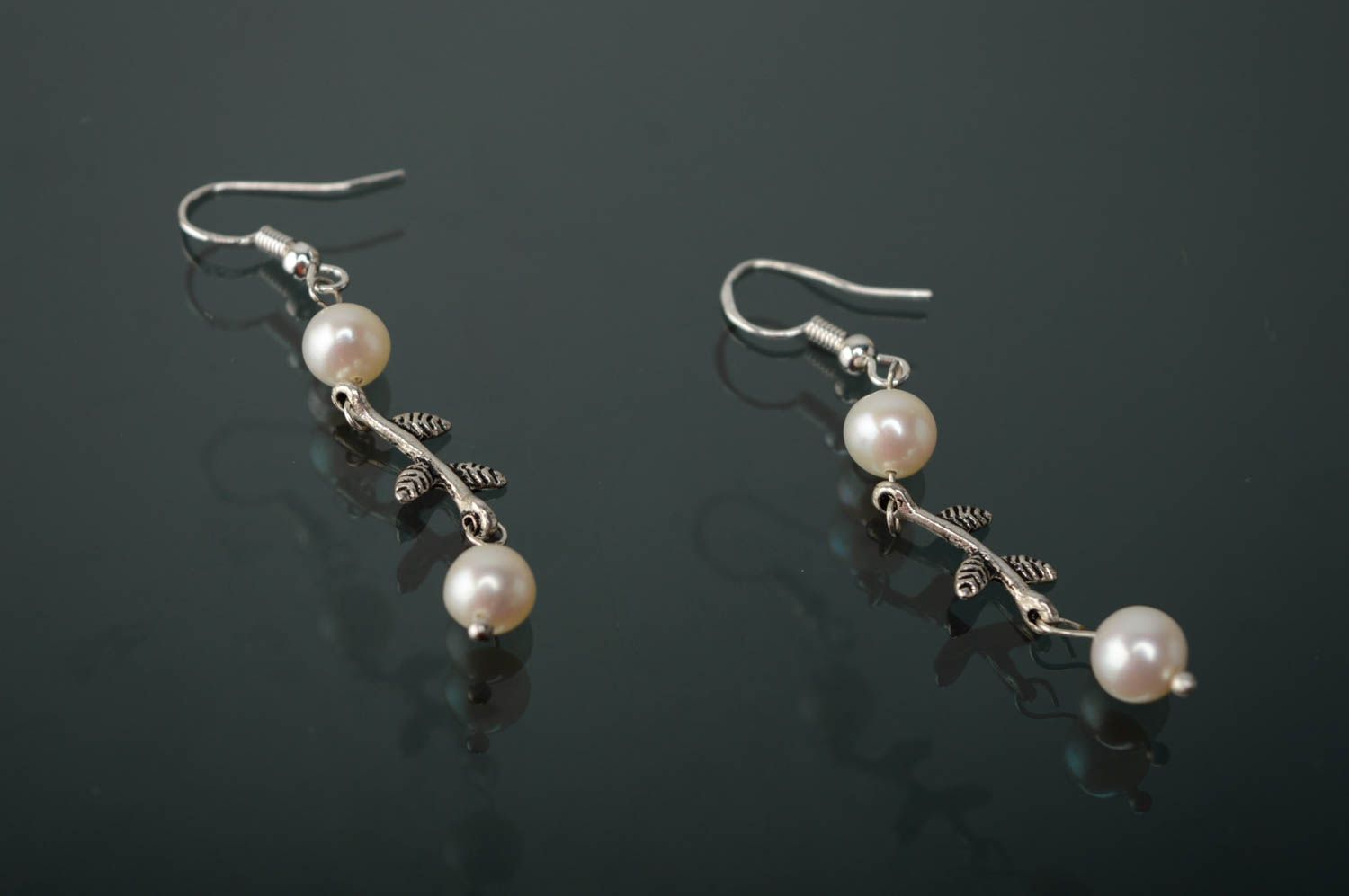 Beautiful silver pearl earrings photo 2