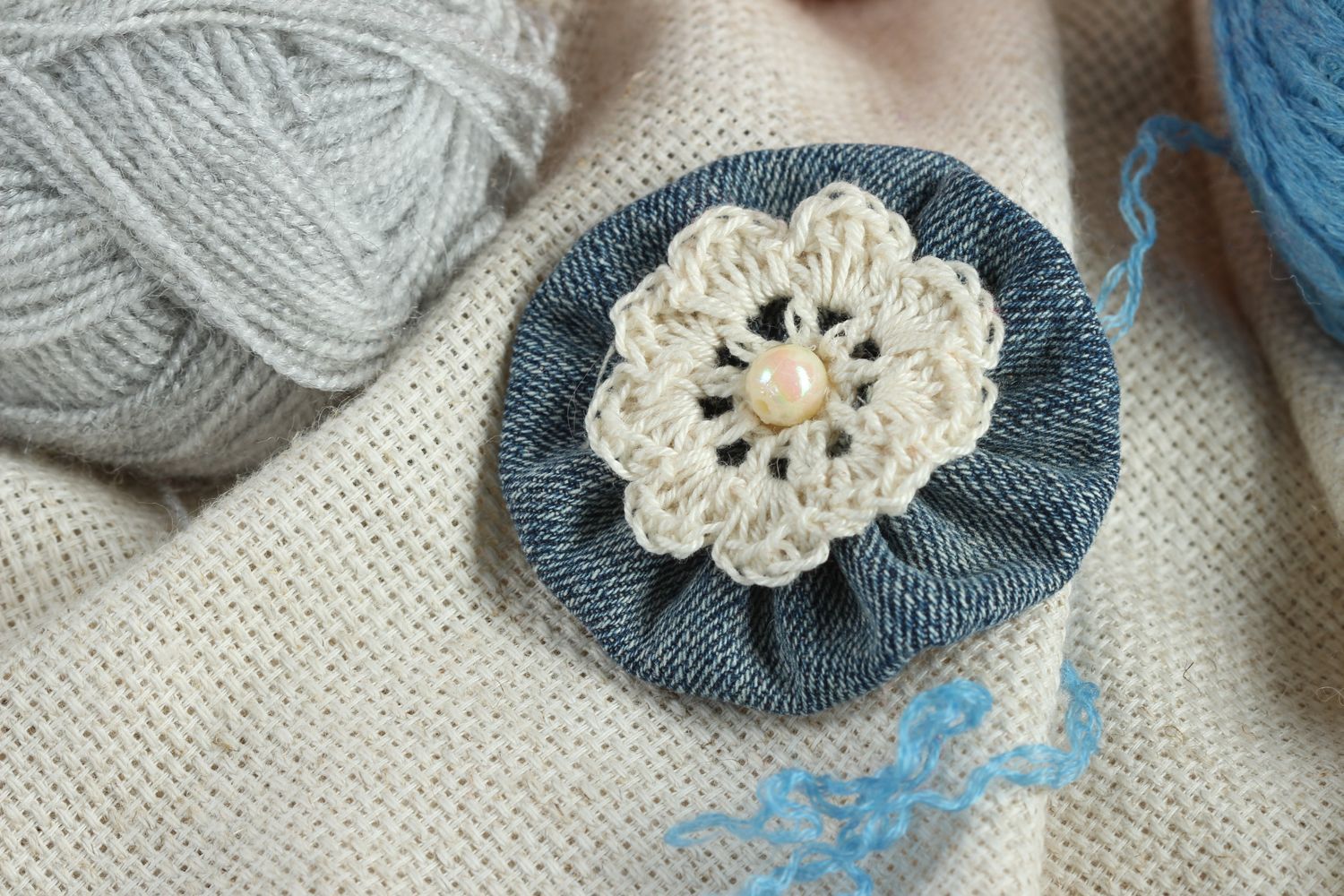 Accesorio para crear bisutería flor tejida al crochet artesanal regalo original foto 1