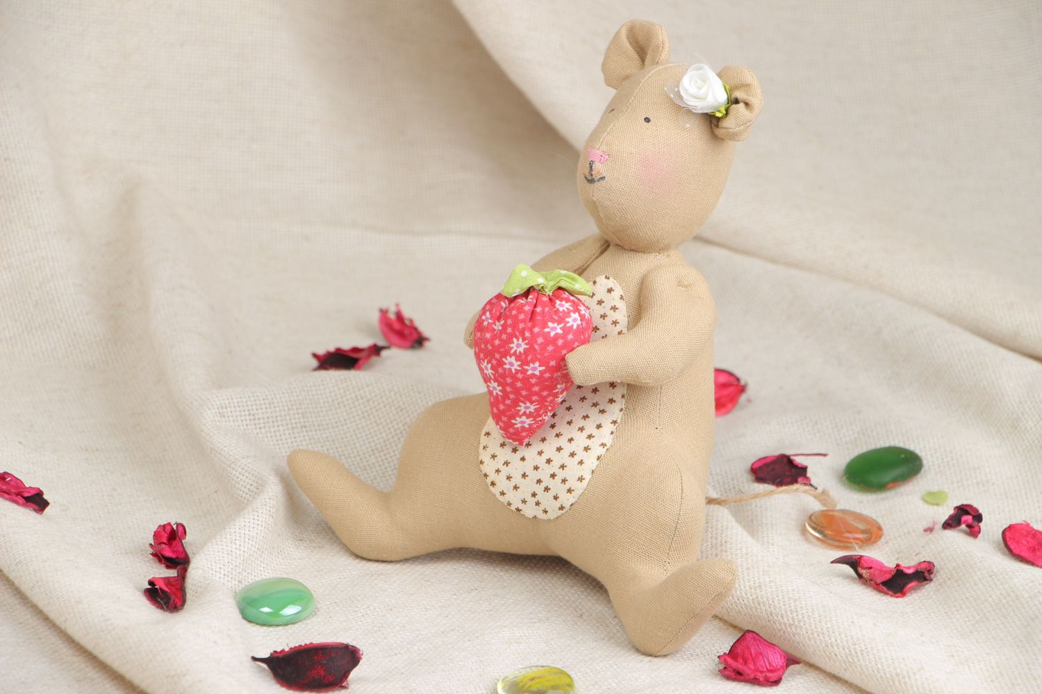 Weiches künstlerisches kleines Kuscheltier handmade Maus aus Textil für Kinder foto 5