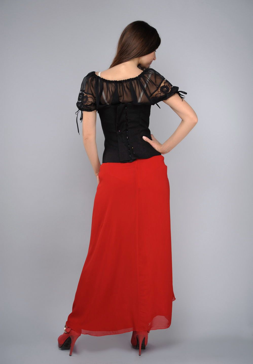 Ropa de mujer: falda, blusa, corset foto 3
