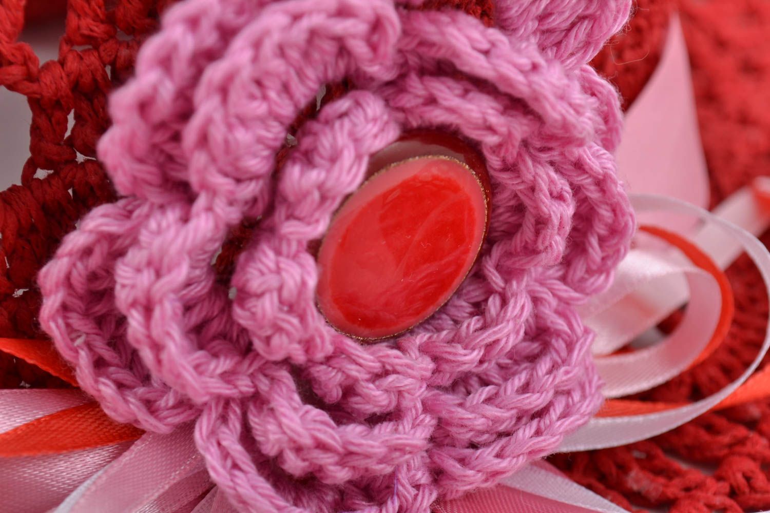 Joli chapeau d'été ajouré tricoté au crochet en coton rouge foncé fait main photo 2