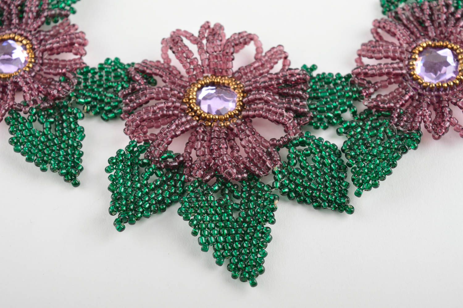 Collier en perles de rocaille Bijou fait main fleurs violettes Accessoire femme photo 3
