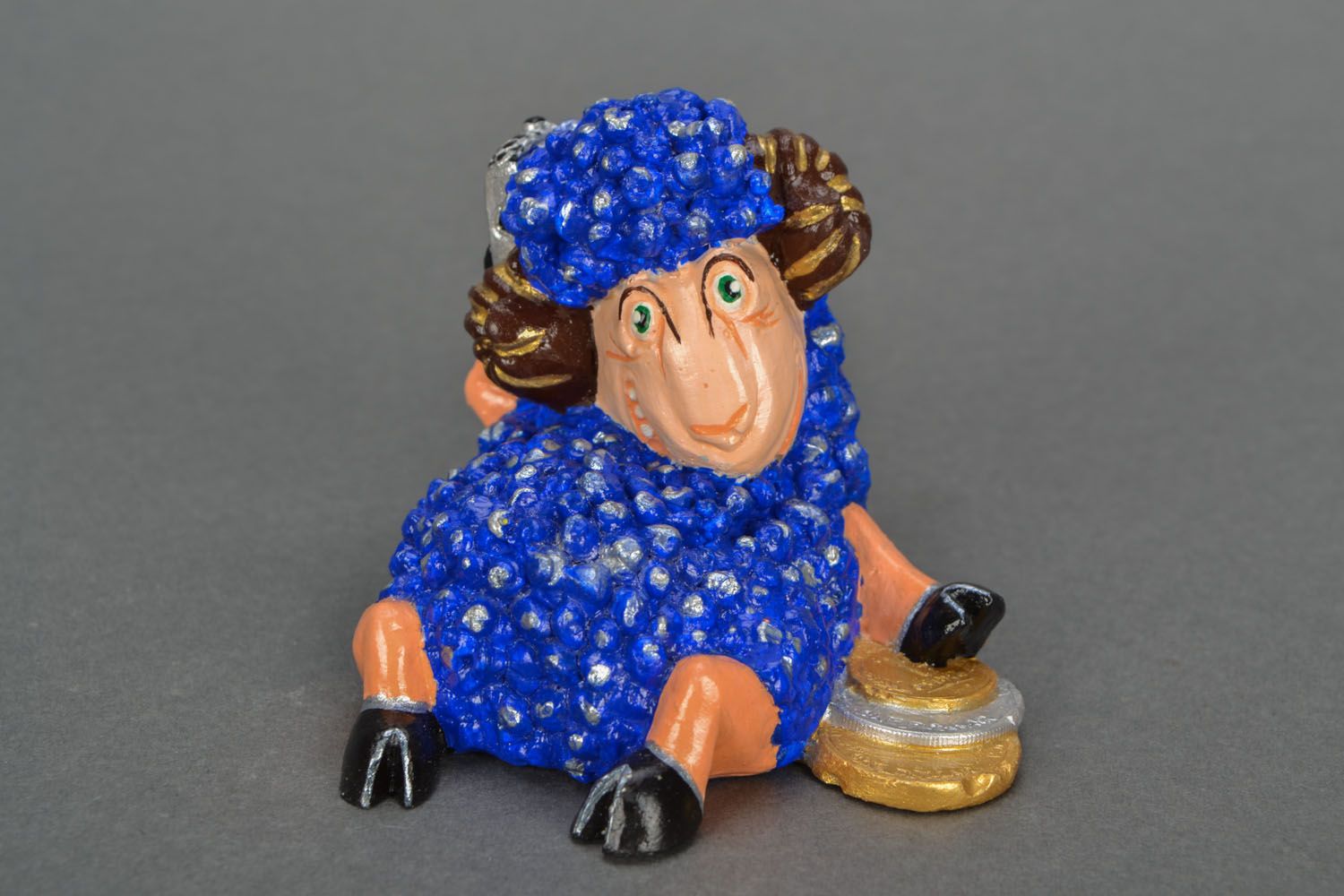 Plaster figurine Lamb with coins photo 3