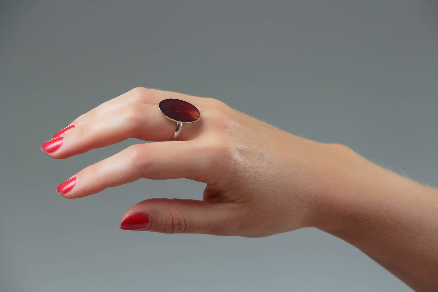 Handgemachter Ring aus Epoxidharz mit Rose foto 2