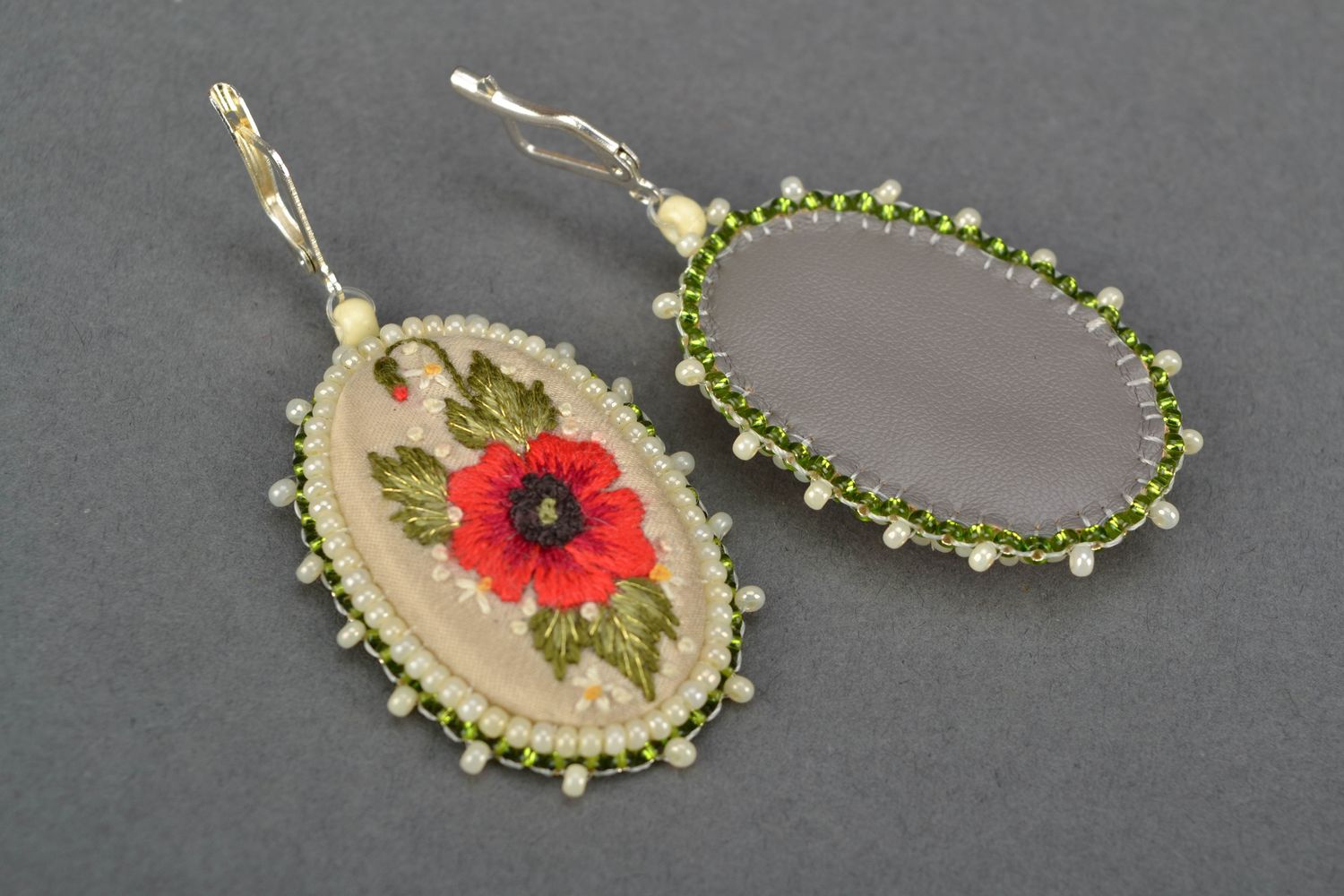 Set of embroidered brooch and earrings photo 4