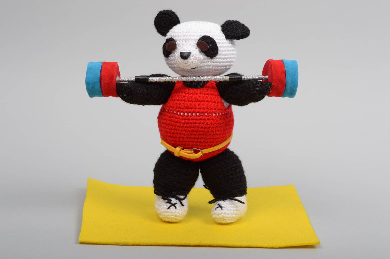 Peluche panda sportif fait main Jouet tricot au crochet Cadeau pour enfant photo 1