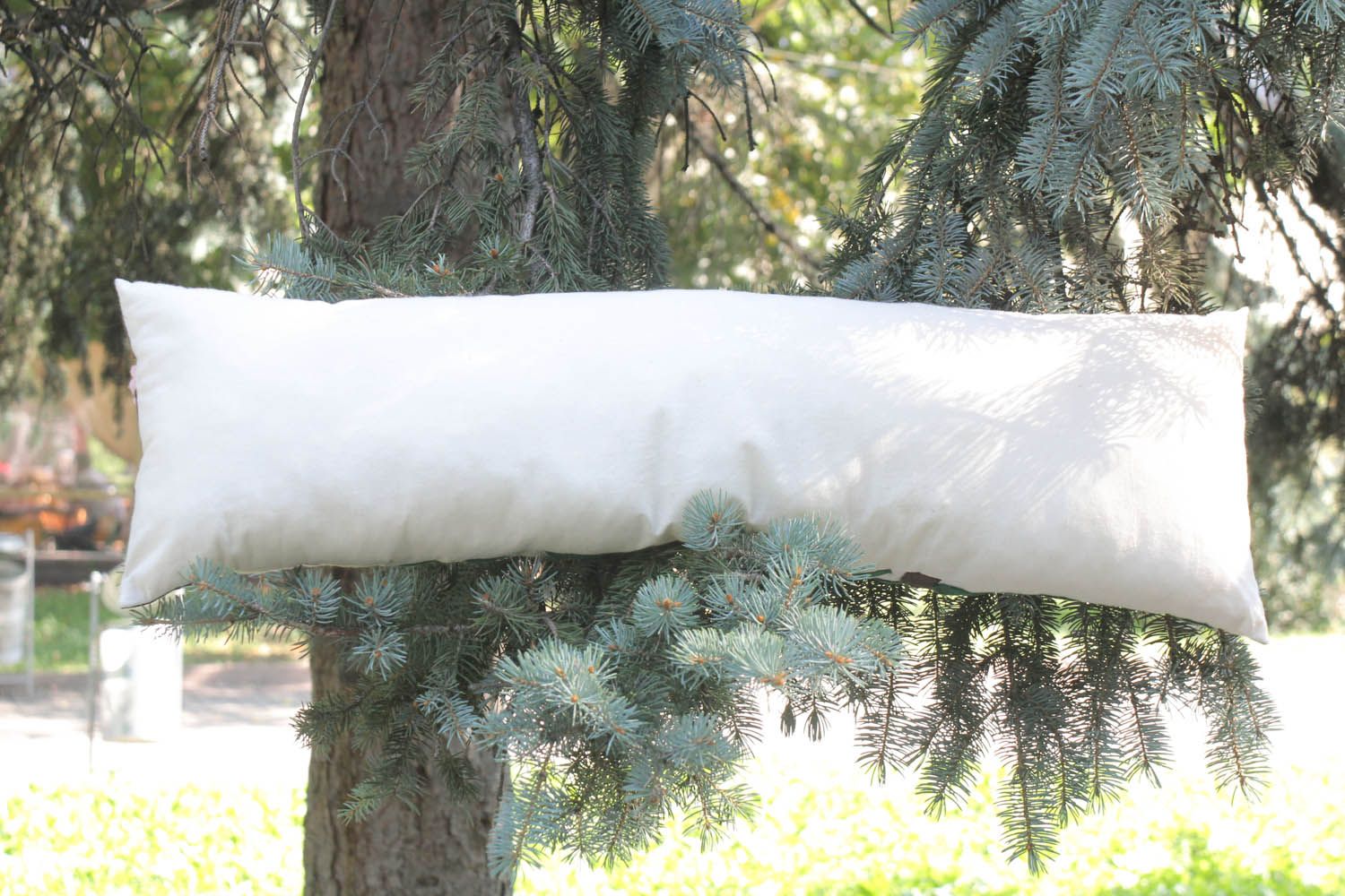 Almofada macia têxtil feita à mão de linho para interior de materiais naturais foto 4