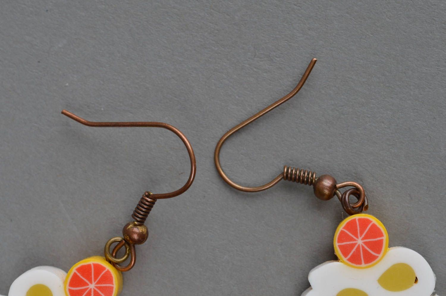Designer handmade Ohrringe aus Polymerton in Form von Kuchen für Sommerlook foto 2