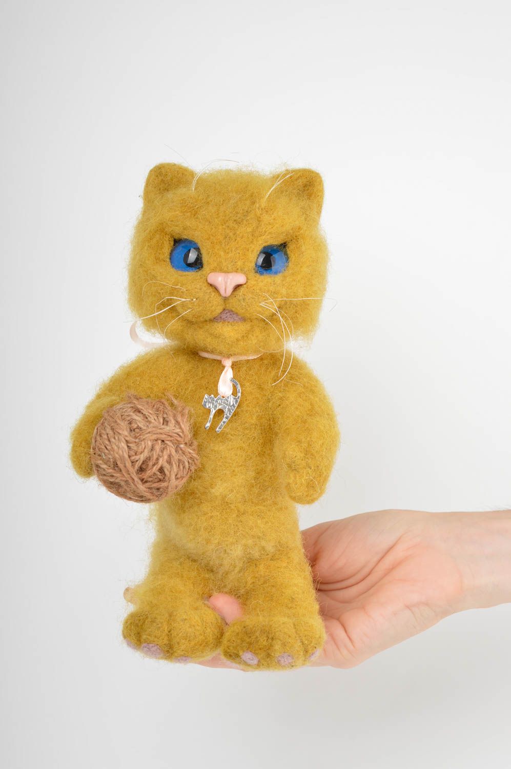 Handmade Katze Stofftier Deko Figur Geschenk Idee aus Wolle kleines Spielzeug foto 4