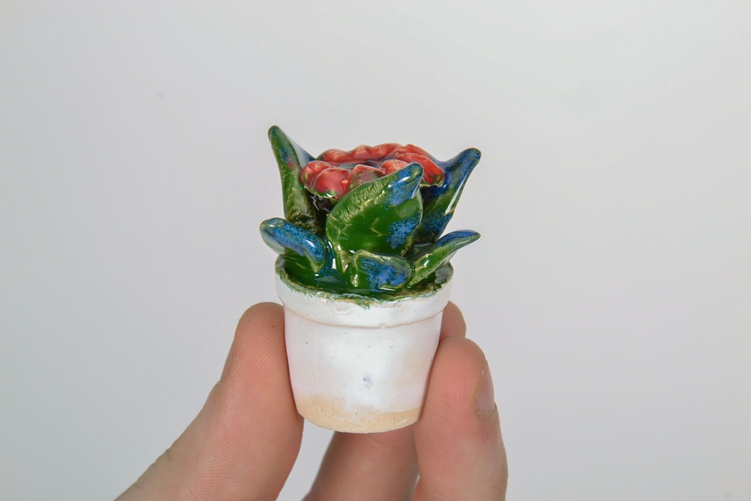 Figura de cerámica pequeña hecha a mano foto 2