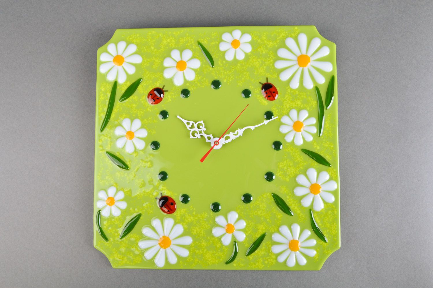 Handgemachte grüne künstlerische Wanduhr für Küche mit Kamillen Fusing Technik  foto 2
