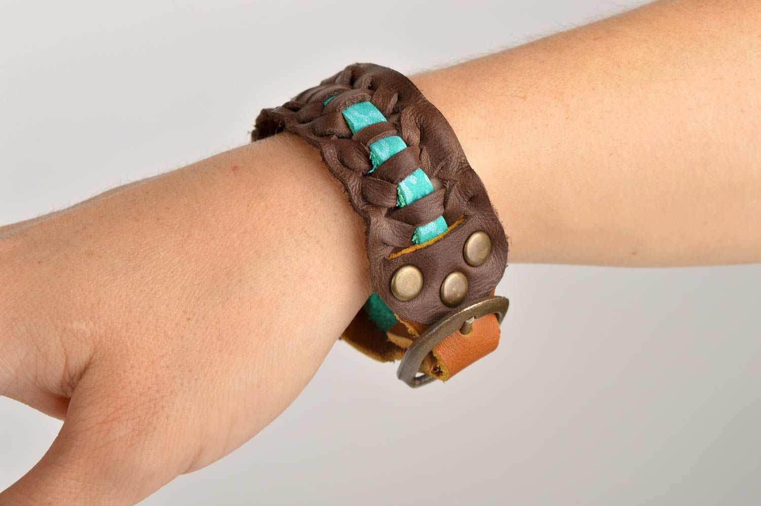 Bracelet design Bijou fait main large vrai cuir marron-turquoise Cadeau original photo 2