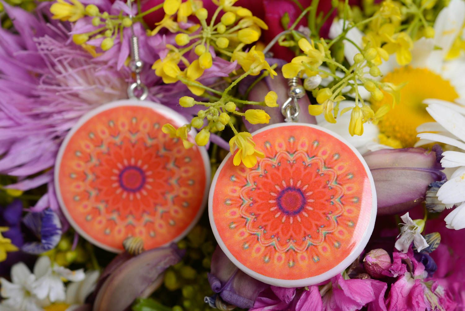 Bunte handmade runde Ohrringe aus Polymerton rosa zart mit Muster für Damen foto 1