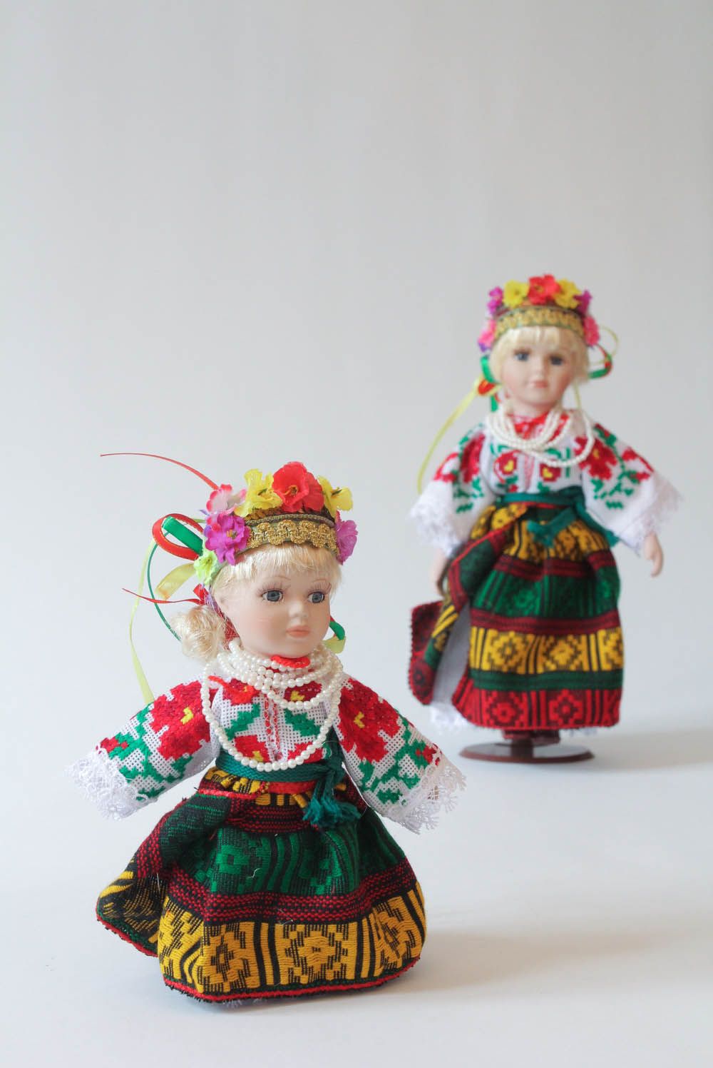 Boneca artesanal decorativa num traje tradicional  foto 5