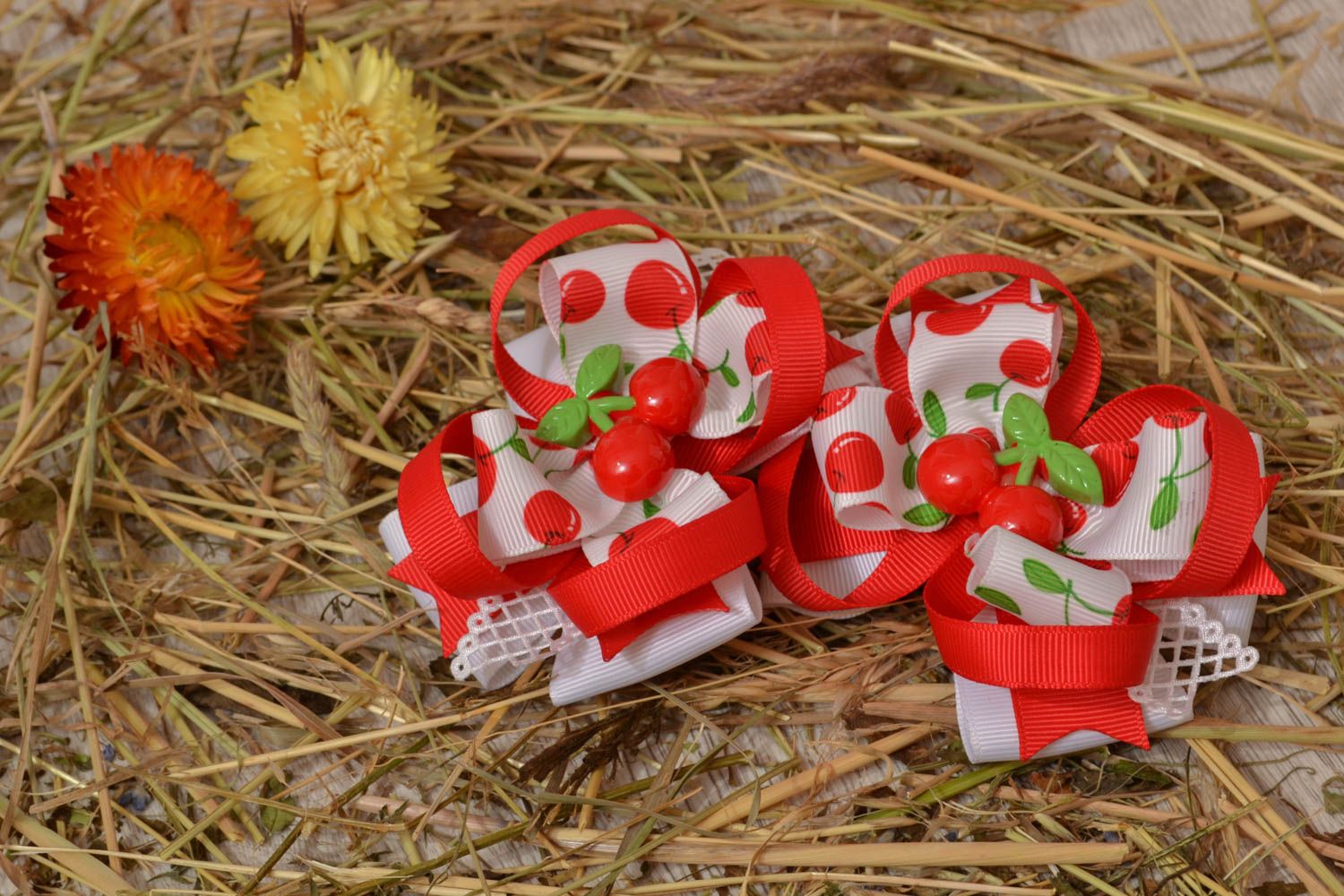 Handmade hair bows Red and White photo 5