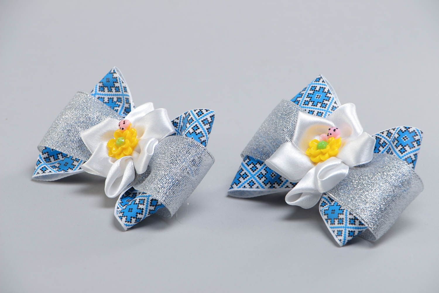 Set of 2 handmade hair ties with blue bows and white kanzashi flowers for kids photo 3