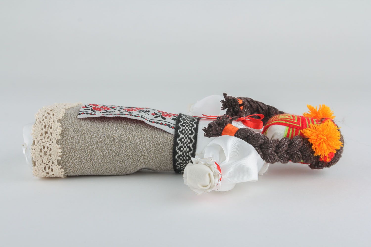 Boneca étnica de tecidos naturais feita à mão  foto 2