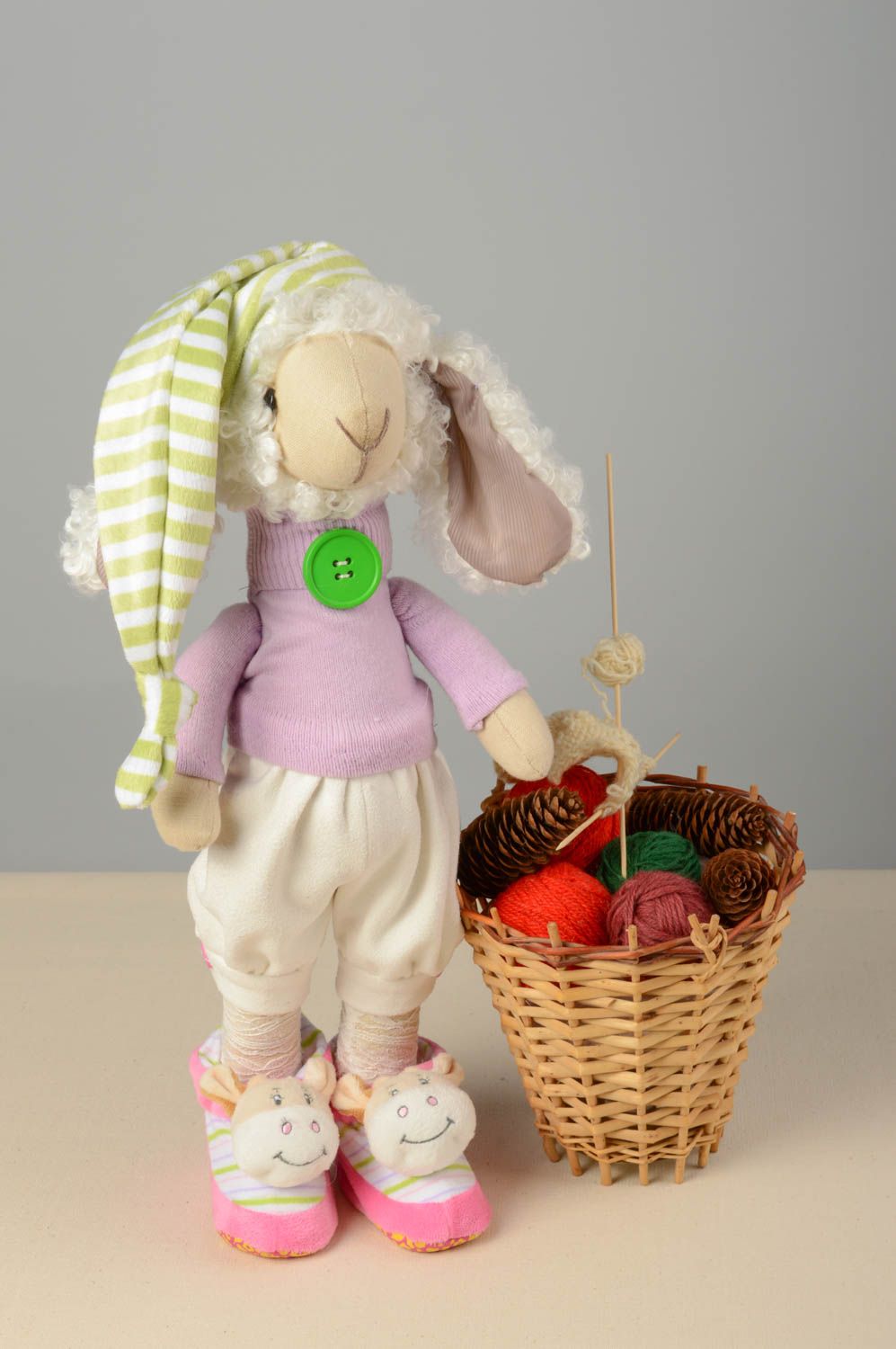 Peluche mouton en tissus de lin et tricot décorative faite main pour enfants photo 1