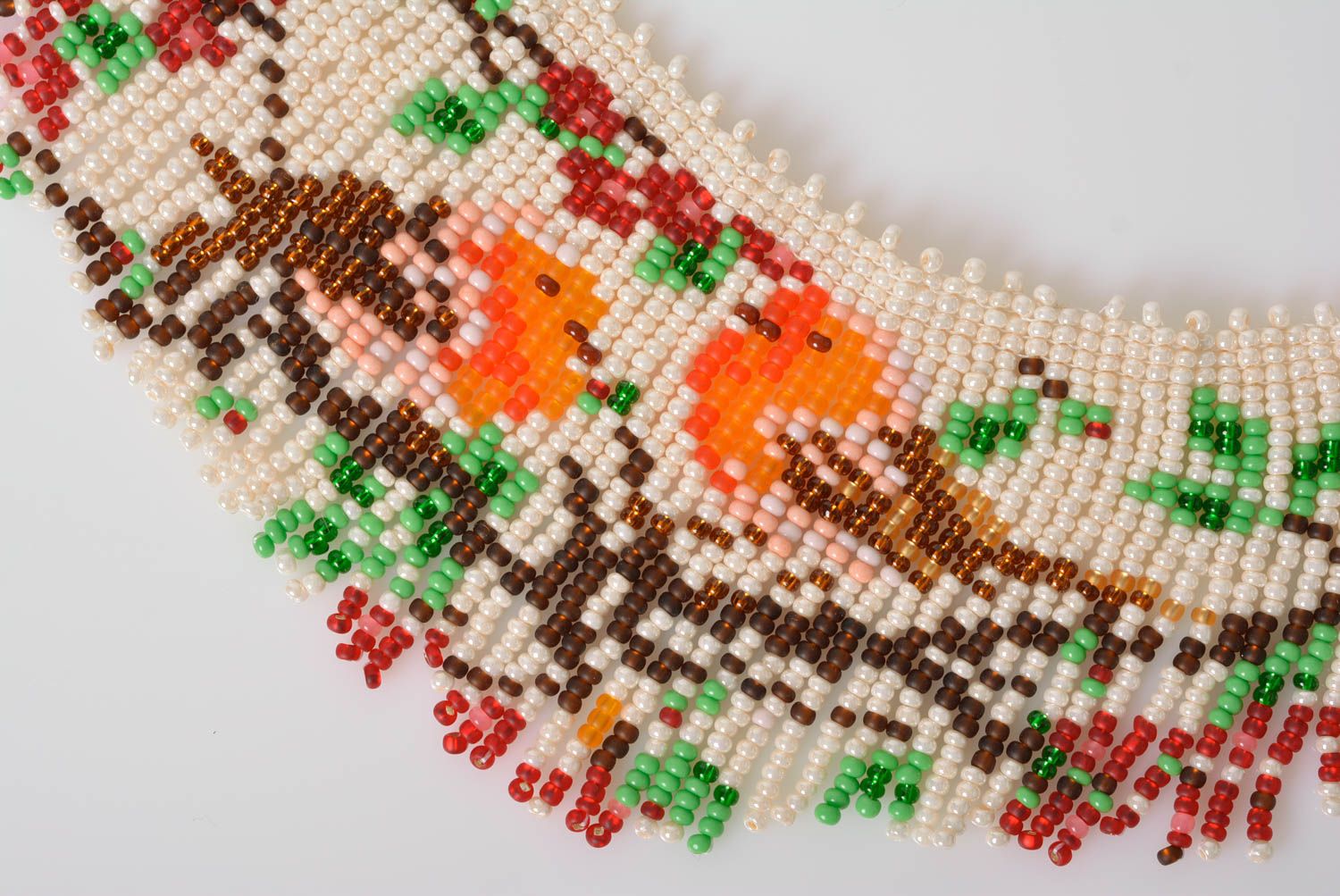 Колье с цветами из бисера плетеное красивое светлое женское ручной работы фото 4