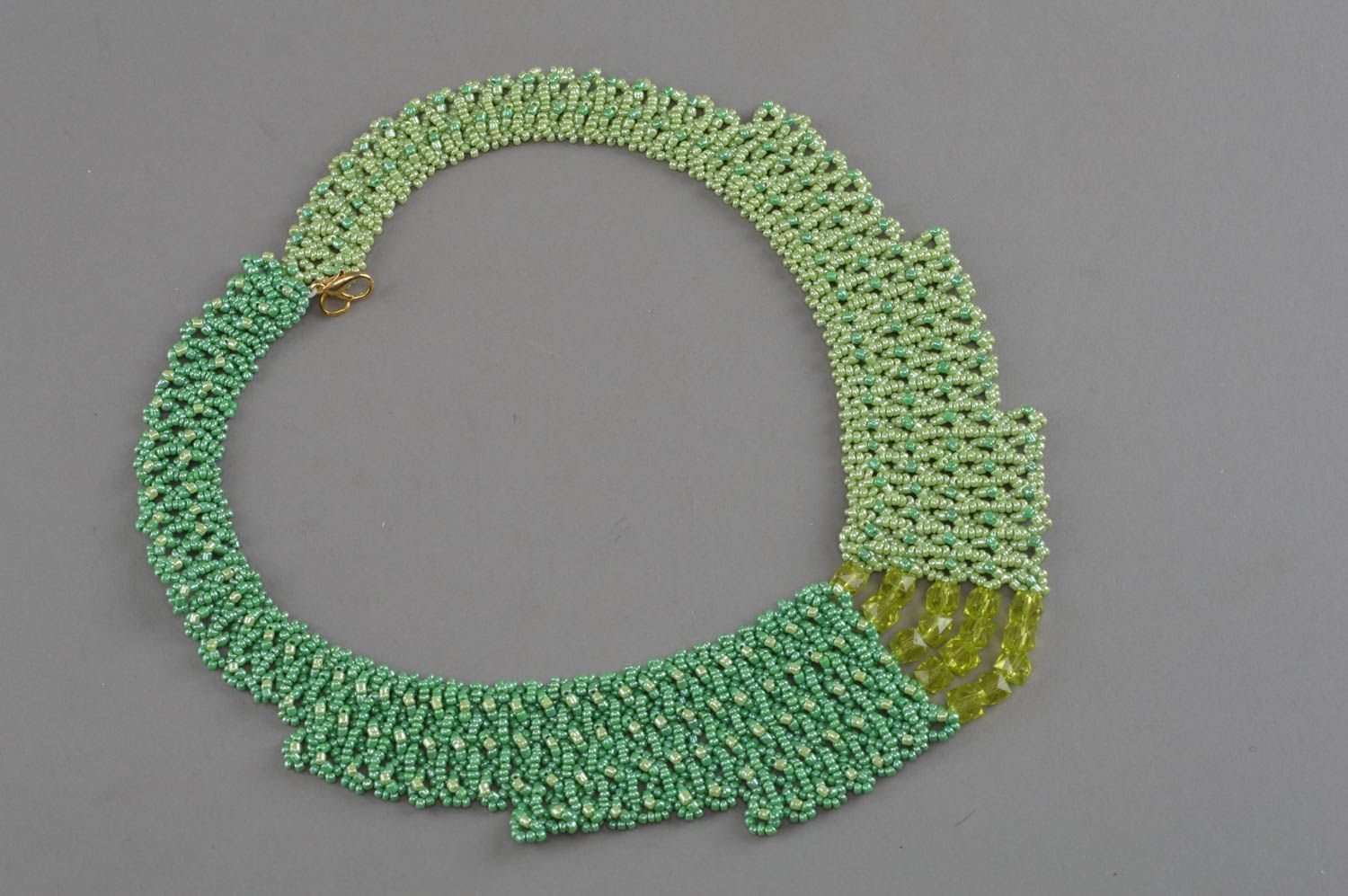 Collier en perles de rocaille fait main Vert avec émeraude accessoire pour femme photo 3