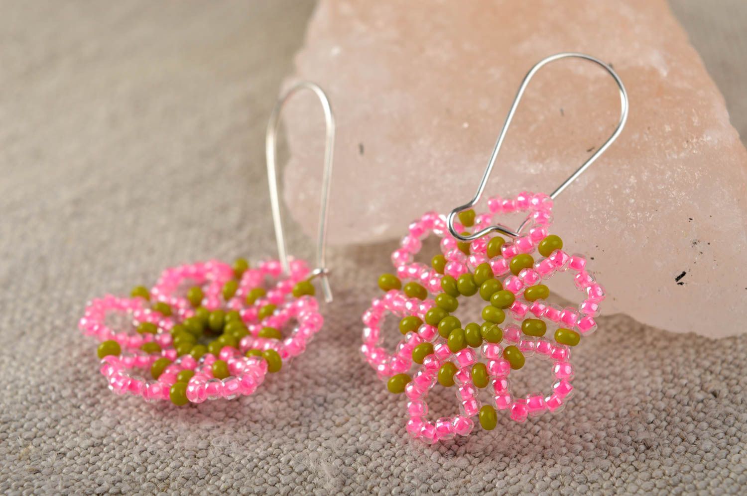 Серьги ручной работы модные серьги в виде цветков серьги из бисера розовые фото 1