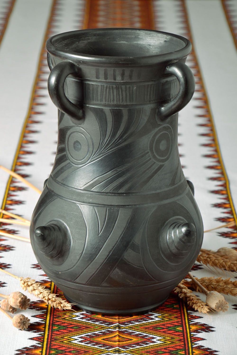 Schwarze Vase aus Keramik foto 1