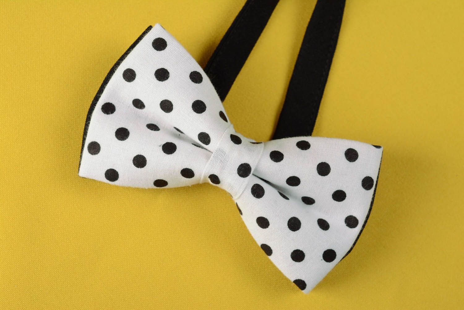 White bow tie with back dots photo 3